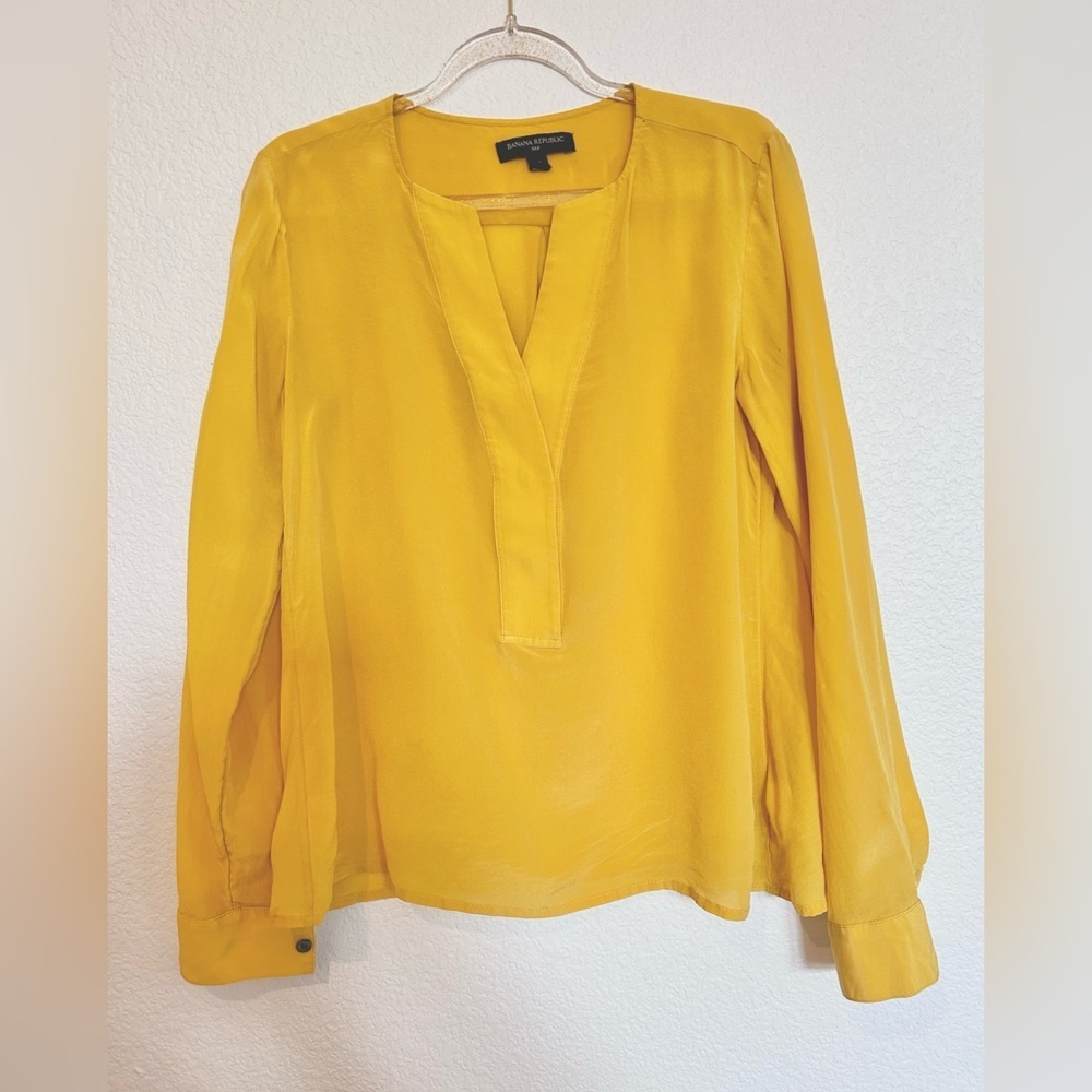 💖5 for $50💖BANANA REPUBLIC 100% silk pintuck yellow tunic top Business Casual - Picture 3 of 9